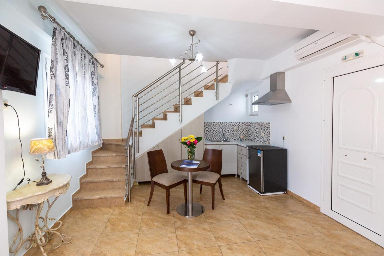 אלפוניסוס Voula Resort מראה חיצוני תמונה